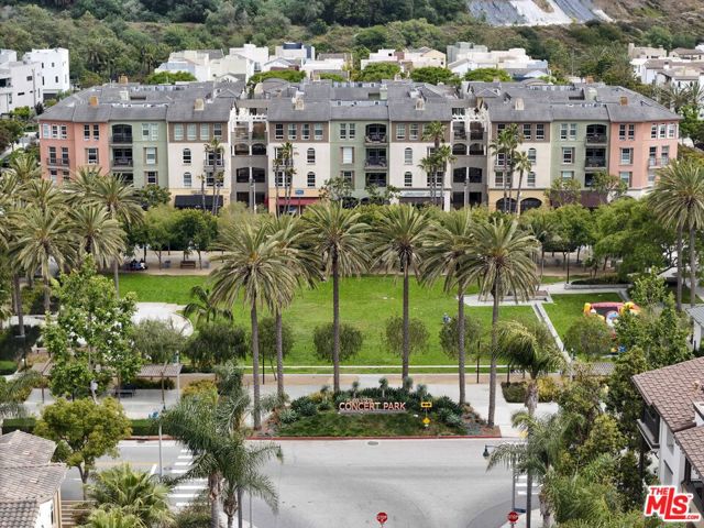 13075 Pacific, Playa Vista CA: https://media.crmls.org/mediaz/4647de02-90cb-4ad6-8e0a-1caeb05c5c70.jpg