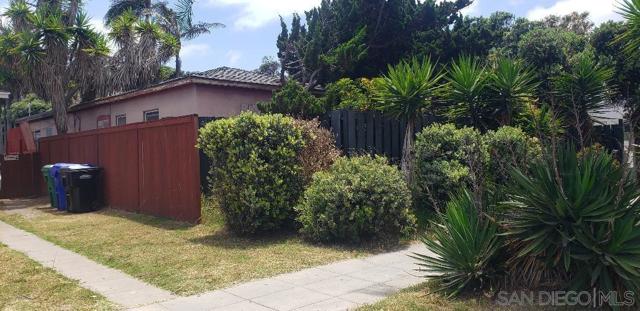 815 Reed Avenue, San Diego CA: https://media.crmls.org/mediaz/464885fc-1602-4ef9-927c-0ff72bf8b2be.jpg