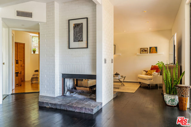 1 Colina Drive, Topanga CA: https://media.crmls.org/mediaz/4648861b-f61a-44d3-b752-a9f7f9d2b725.jpg