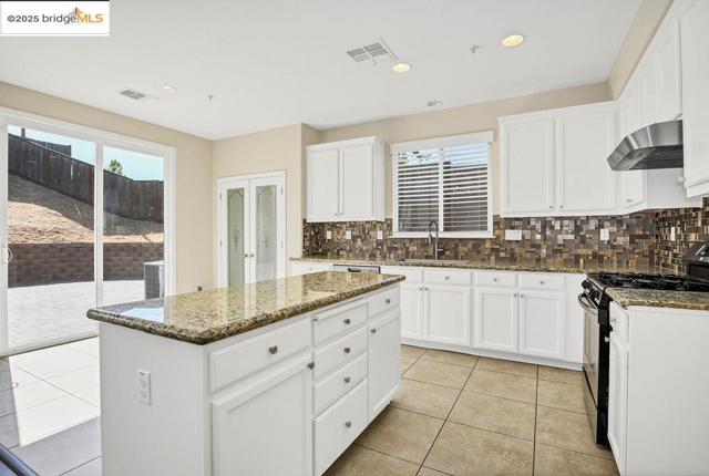 3120 Rio Viejo Drive, Bay Point CA: https://media.crmls.org/mediaz/46489fc3-de61-46f9-b798-6564d0601b0b.jpg