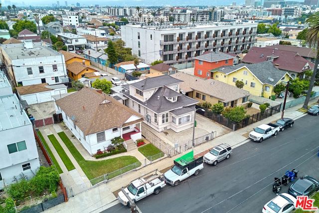 1147 S Mariposa Avenue, Los Angeles CA: https://media.crmls.org/mediaz/4649173f-b4b7-4476-b2fc-eb074eb789a8.jpg