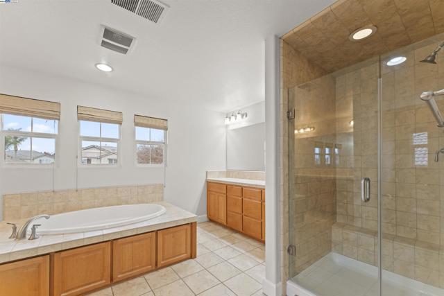 204 Daylily Ln, Patterson CA: https://media.crmls.org/mediaz/4649fef6-091b-4c5f-9e64-80badf9fd6eb.jpg