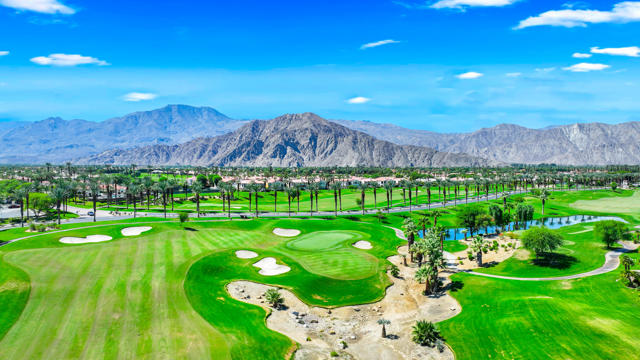 50405 Verano Drive, La Quinta CA: https://media.crmls.org/mediaz/464a617f-dbfc-4d0f-8869-f8857315f5d5.jpg