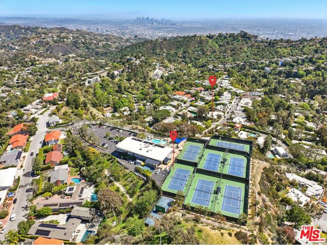 2442 Green View Place, Los Angeles CA: https://media.crmls.org/mediaz/464aacc6-e8ac-4a5a-8bf9-14659cdec0fa.jpg