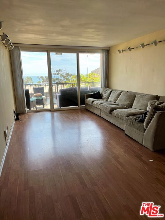 23901 Civic Center Way, Malibu CA: https://media.crmls.org/mediaz/464b1fd9-fd10-4773-bf8f-7696627f9291.jpg