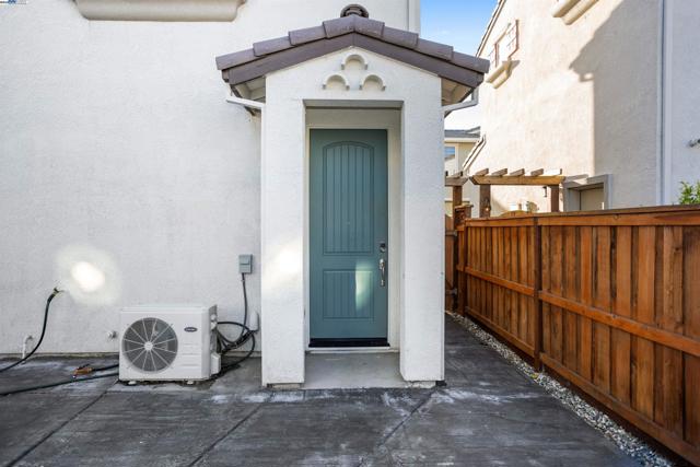 251 E Wrigleys Ave, Mountain House CA: https://media.crmls.org/mediaz/464b2862-a4a5-4b85-b2d9-934c7cf1ded9.jpg
