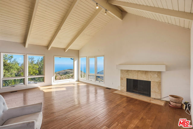 2965 Seabreeze Drive photo 4