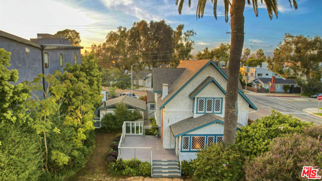587 Grand Boulevard, Venice, California 90291, 4 Bedrooms Bedrooms, ,2 BathroomsBathrooms,Single Family Residence,For Sale,Grand,24368465
