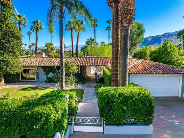 365 Camino Norte, Palm Springs CA: https://media.crmls.org/mediaz/464be727-9174-46f8-965d-3883e629e2a2.jpg