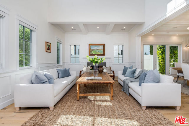 4402 Ledge Avenue, Toluca Lake CA: https://media.crmls.org/mediaz/464c60d0-6dbb-409d-a0bb-d7c07d84cb84.jpg