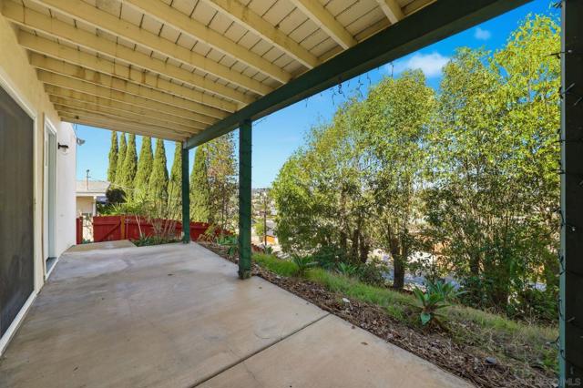 4040 Yale Ave, La Mesa CA: https://media.crmls.org/mediaz/464d7b82-3294-42f4-8eff-136d4245d0b0.jpg