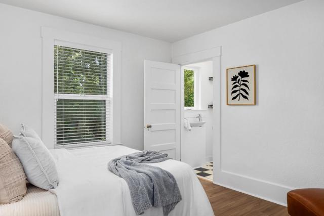 900 35th Avenue, Santa Cruz CA: https://media.crmls.org/mediaz/464e10a6-fd61-4596-a9b6-7004fe8269d8.jpg