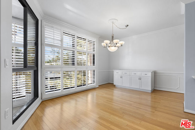 4477 Wilshire Boulevard, Los Angeles CA: https://media.crmls.org/mediaz/464e70d5-4991-478c-a30b-40fa4326e5bc.jpg