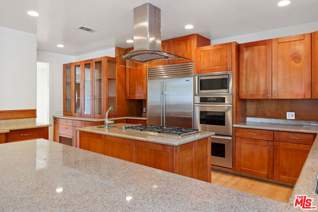 7412 Denrock Avenue, Los Angeles CA: https://media.crmls.org/mediaz/464ebb4f-d1af-48f6-b4f0-28a77b3e584b.jpg