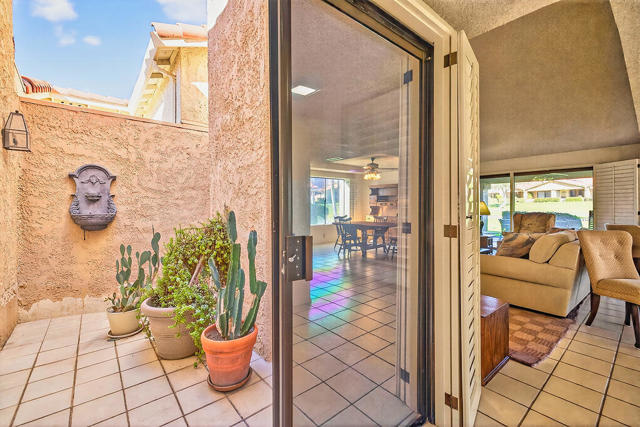 142 Camino Arroyo S, Palm Desert CA: https://media.crmls.org/mediaz/464f27c6-e52b-4073-95f1-a871c0984c7e.jpg