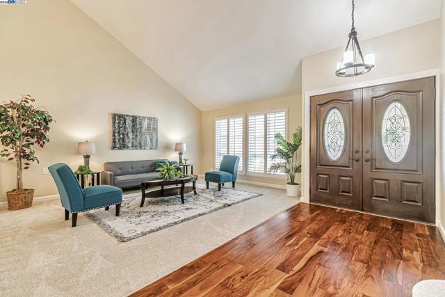38957 Altura Street, Fremont CA: https://media.crmls.org/mediaz/464f9ad8-36fb-45c9-b0c6-ff274dbdfb6c.jpg