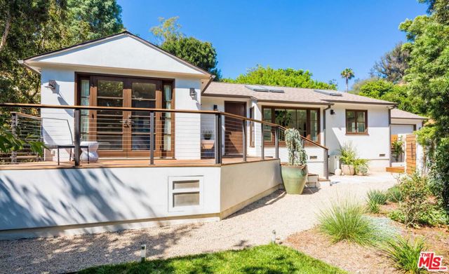 3279 LEDGEWOOD Drive, Los Angeles CA: https://media.crmls.org/mediaz/464fa625-576a-437d-88ac-15fe44f0ca1e.jpg