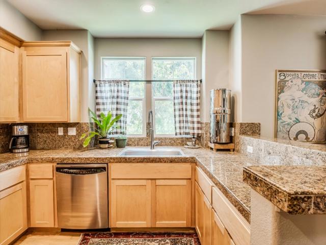 140 Sarafina Way, Gilroy CA: https://media.crmls.org/mediaz/464fac08-aaaf-4747-abbc-2a5fbb961bc3.jpg