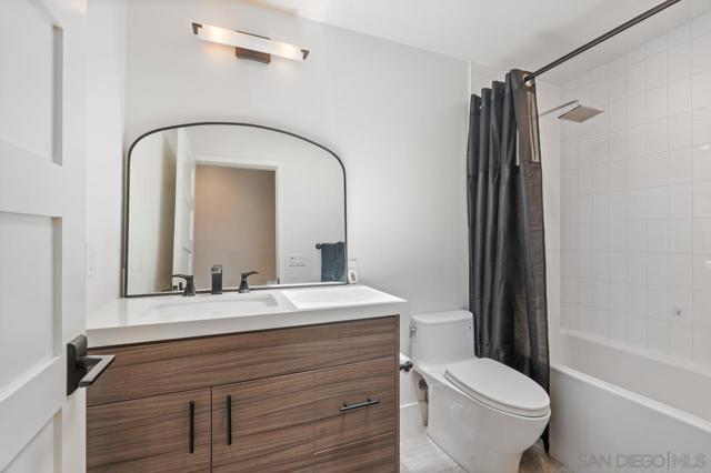 1180 Devonshire Dr, Encinitas CA: https://media.crmls.org/mediaz/464fcd97-1ec8-490a-8260-83ddad25346c.jpg