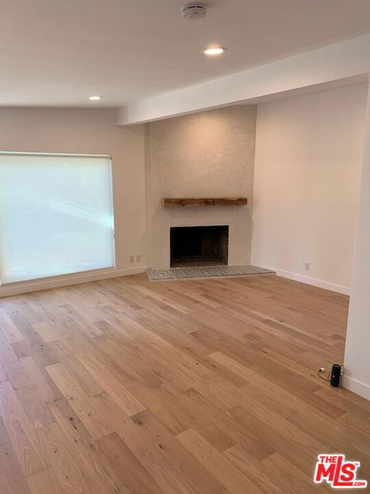 4008 W Chandler Boulevard, Burbank CA: https://media.crmls.org/mediaz/464ff384-2188-4b09-ac85-f3e933b546be.jpg