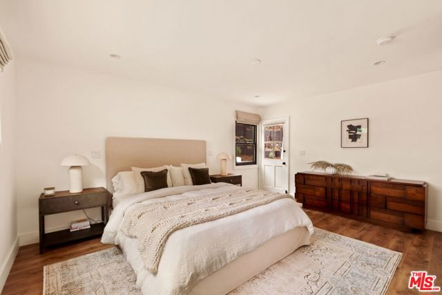 3476 Mandeville Canyon Road, Los Angeles CA: https://media.crmls.org/mediaz/464ffe64-ffa2-4cb7-9729-ac8ee31576cc.jpg