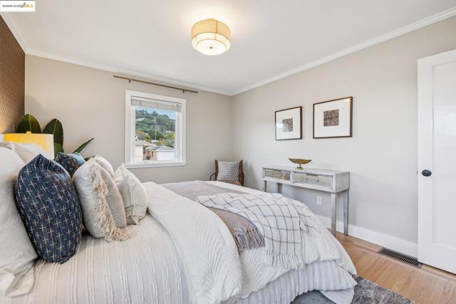 1417 Richmond St, El Cerrito CA: https://media.crmls.org/mediaz/46505246-e271-4dff-afb3-479a389d9e62.jpg