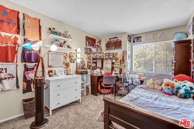 27632 Kevin Place, Santa Clarita CA: https://media.crmls.org/mediaz/46505f9a-c488-4e94-8587-6ba619358520.jpg