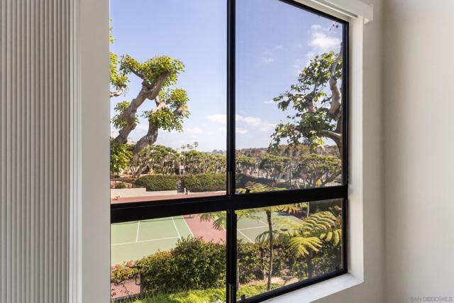573 S Sierra, Solana Beach CA: https://media.crmls.org/mediaz/4650bc48-b244-4d34-becb-f036d77399aa.jpg