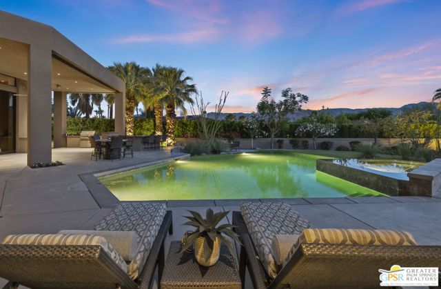 4 Paradise Cove Court, Rancho Mirage CA: https://media.crmls.org/mediaz/46522662-c770-4b21-b50e-0a7b4fc0e4d4.jpg