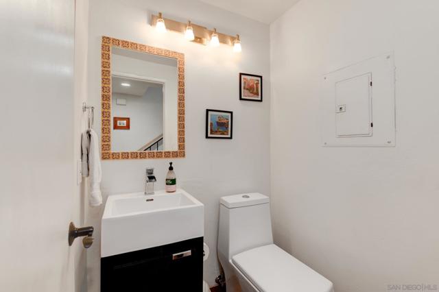 10790 Riderwood Ter, Santee CA: https://media.crmls.org/mediaz/46532789-bc7a-4730-89d1-f2086c6bf6f6.jpg