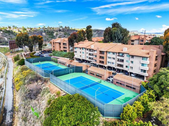 10350 Caminito Cuervo, San Diego CA: https://media.crmls.org/mediaz/4653b954-176f-43bc-8aa4-cc5e0c8293e3.jpg
