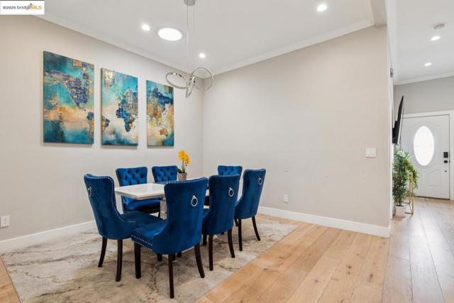 1537 Revere AVE, San Francisco CA: https://media.crmls.org/mediaz/4653be18-a295-4c93-957c-f75f9b265109.jpg