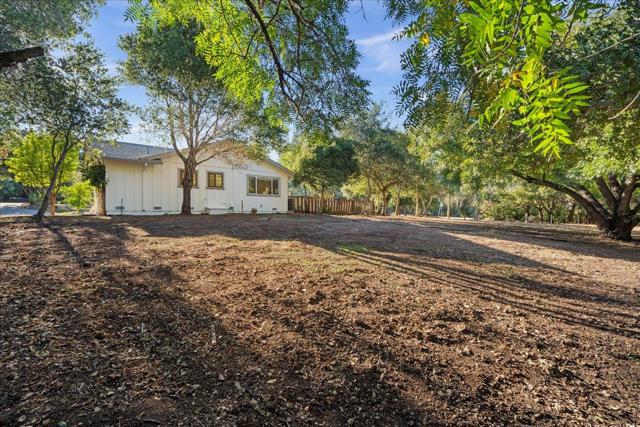 12272 Windsor Court, Los Altos Hills CA: https://media.crmls.org/mediaz/4653c99d-beb4-4f4f-ab77-cda07e8cf953.jpg