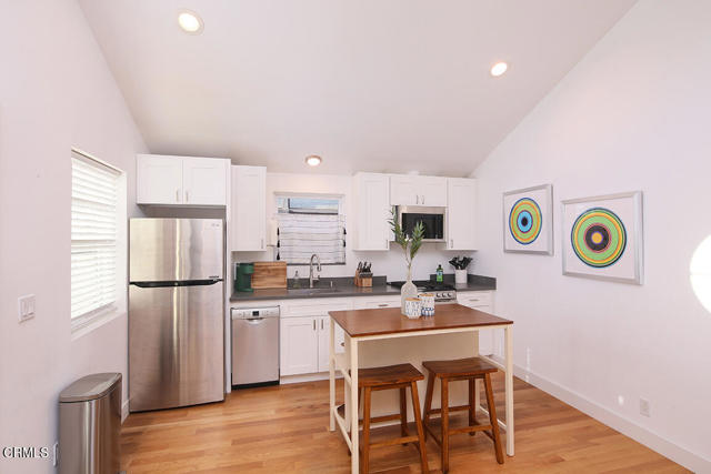 Detail Gallery Image 33 of 42 For 3363 Hollydale Dr, Los Angeles,  CA 90039 - 3 Beds | 3/1 Baths