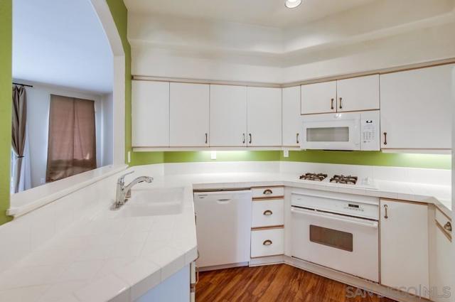 12079 Tivoli Park Row, San Diego CA: https://media.crmls.org/mediaz/4653ce94-6c28-46a6-91aa-42c76fa88e17.jpg