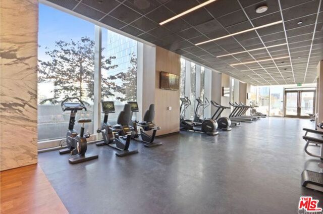 889 Francisco Street, Los Angeles CA: https://media.crmls.org/mediaz/465435d6-d94d-4caf-8443-faf88f0ea2bc.jpg
