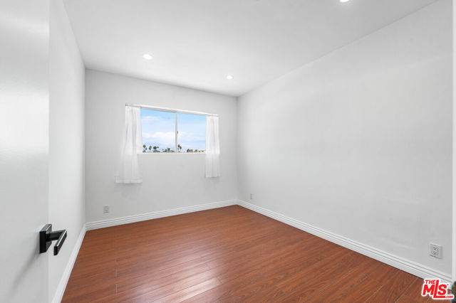 5229 Balboa Boulevard, Encino CA: https://media.crmls.org/mediaz/46546475-d9fd-4a15-8215-ecbf05e3aee9.jpg
