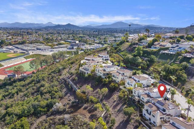 6356 Camino Largo, San Diego CA: https://media.crmls.org/mediaz/46547cff-5497-41cc-aaf4-5414d0b83626.jpg