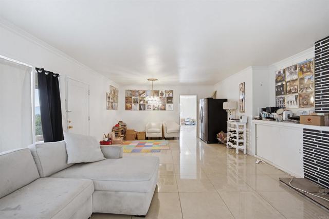 Detail Gallery Image 2 of 35 For 304 Edgerton, San Bernardino,  CA 92405 - 4 Beds | 3 Baths