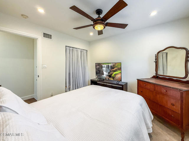 768 Brossard Drive, Thousand Oaks CA: https://media.crmls.org/mediaz/4654edf3-279b-4aa5-aff2-afbb124d5719.jpg