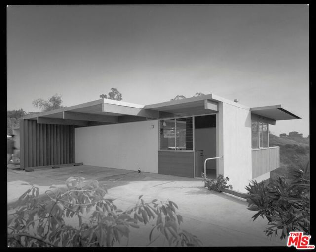 3319 Tareco Drive, Los Angeles CA: https://media.crmls.org/mediaz/4655be54-417e-4e7a-816b-f1ec07275c43.jpg