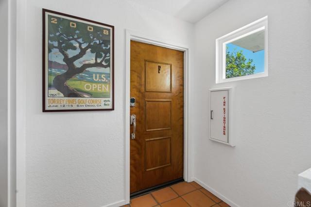 374 Orange Avenue, Coronado CA: https://media.crmls.org/mediaz/4655de0d-2f7b-4325-8caf-7197cb91bbd2.jpg