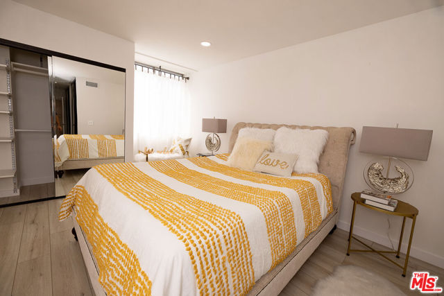 10751 Wilshire Boulevard, Los Angeles CA: https://media.crmls.org/mediaz/4655e7cb-9f03-44d7-b198-da62ab27dcc0.jpg