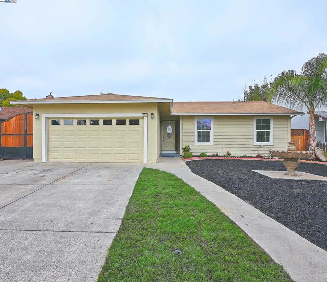 974 Walnut Dr, Oakley CA: https://media.crmls.org/mediaz/46561c65-c875-4cab-8457-422ec7744c50.jpg