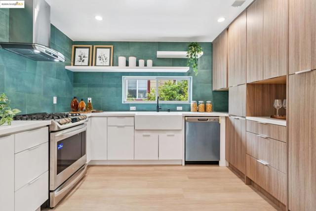 1207 Cedar St, Berkeley CA: https://media.crmls.org/mediaz/4656664e-8d0a-4818-83ad-79ea1584d633.jpg