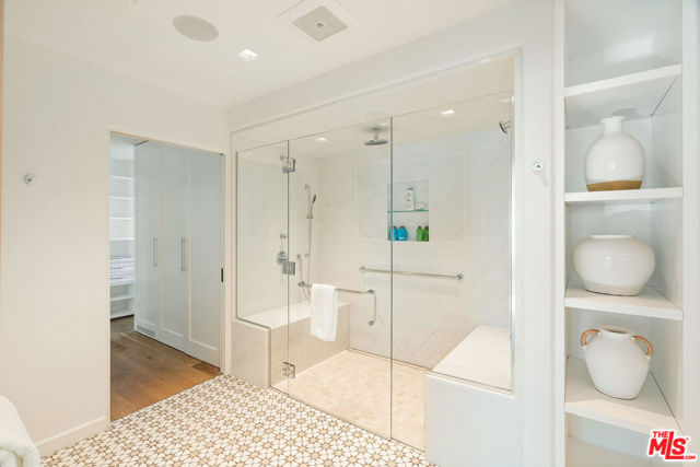 Image 35 of 72 For 705 Palisades Beach Road