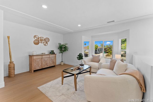 4642 Aragon DR, San Diego CA: https://media.crmls.org/mediaz/46570318-1170-44c3-a390-b842699c3a0b.jpg