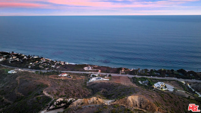 4140 Encinal Canyon Road, Malibu CA: https://media.crmls.org/mediaz/46571b12-871f-40e2-a7ee-7c9e476432ec.jpg