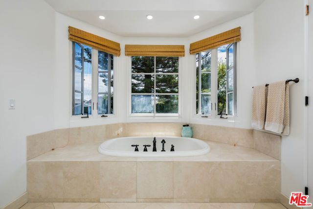 1028 9th Street, Manhattan Beach, California 90266, 5 Bedrooms Bedrooms, ,5 BathroomsBathrooms,Residential,Sold,9th,25532263