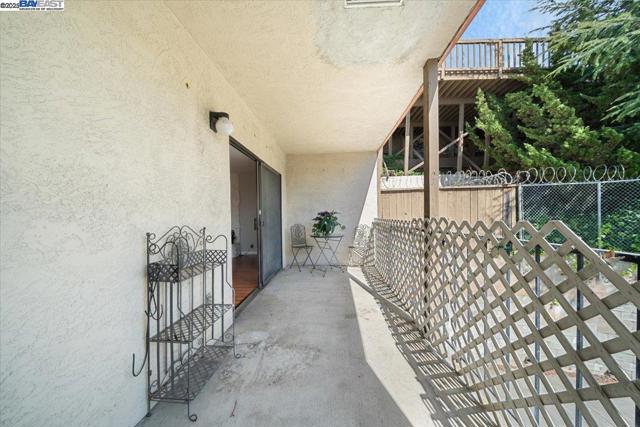 2500 Miramar Ave, Castro Valley CA: https://media.crmls.org/mediaz/4657bf96-0129-4e73-8a62-d061f6c689b3.jpg